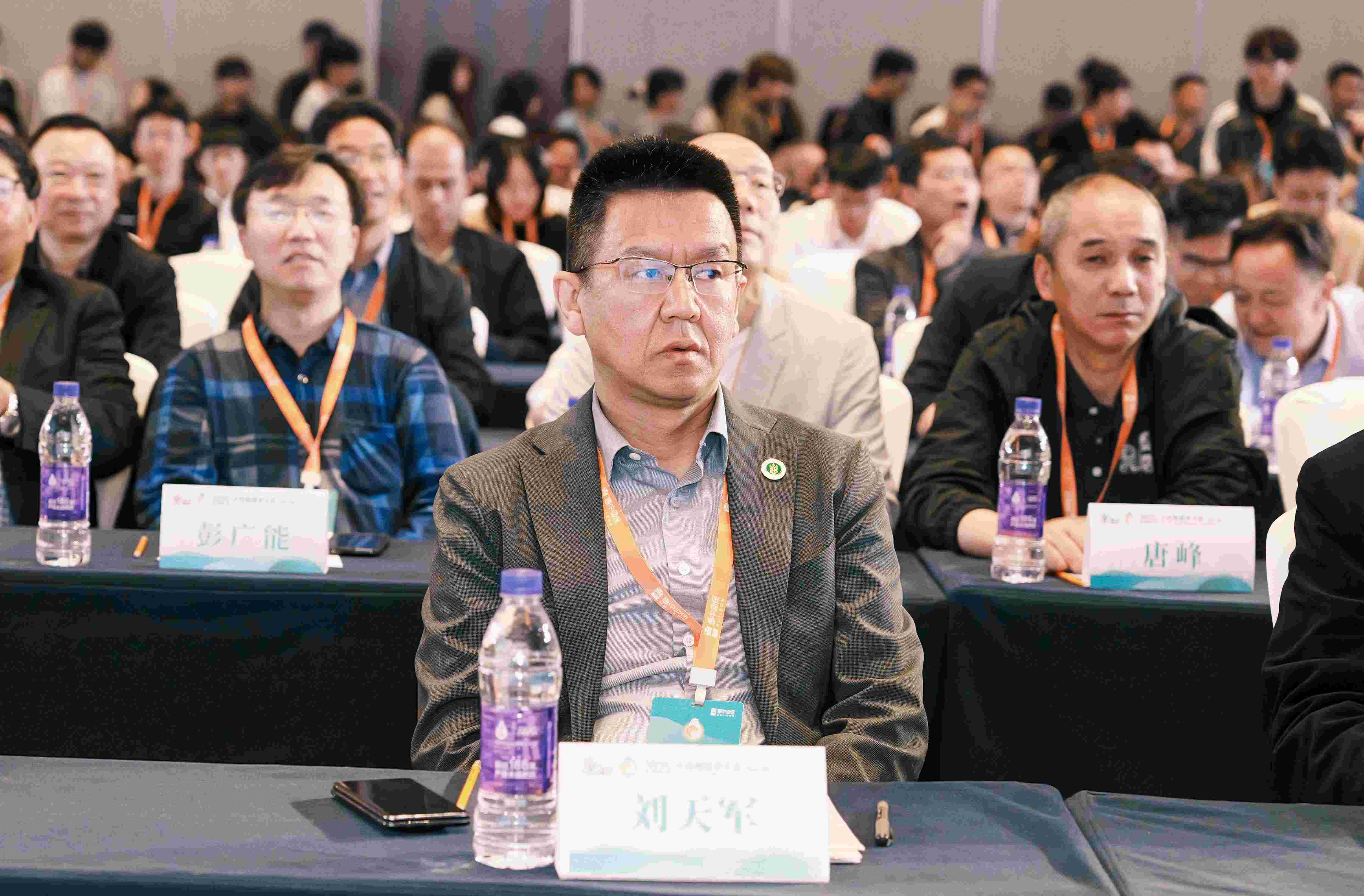 3我校刘天军副校长出席大会开幕式1.jpg